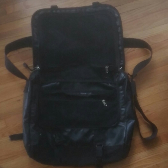 The North Face Base Camp Messenger Bag - Picture 7 of 8